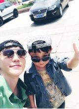 组图：最帅潮爸萌娃走红 潮萌不输林志颖父子