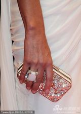 《宝莱坞》首映 女星高贵白裙不敌舞者性感蛮腰