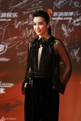 组图：第15届上海电影节开幕红毯星光熠熠