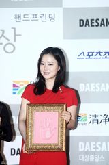 高清组图：金荷娜文彩元等韩星青龙奖按手印