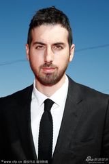 组图：《圣餐》首映 导演领衔电影人黑衣亮相