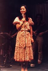 组图：邓丽君气质写真 娇俏少女蜕变巨星