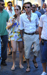 幻灯图集：詹妮弗-洛佩兹夫妇度假 夜店忘情拥吻