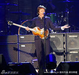 组图：保罗-麦卡特尼着“中山装”巴黎开唱