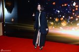 组图：2013微博之夜红毯 姚贝娜黑衣干练