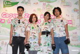组图：Twins十周年推限量服饰 阿Sa现场祝福郑中基