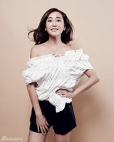 组图：杜若溪清新写真出炉 半裸香肩小露性感