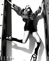 幻灯图：魅力女星詹妮弗洛佩兹登《ELLE》封面 