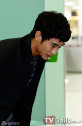 组图：韩星金秀贤赴日宣传《月亮怀抱太阳》