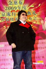 幻灯组图：李宇春韩红不务正业聊火锅 王蓉容貌大变