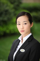 组图：韩雪新剧挑战职场御姐 化身干练冰美人