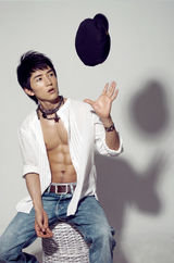 组图：许诺登时尚刊封面 引领新男色秀健康身材