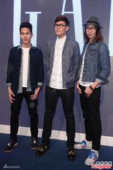 组图：阮经天代言引争议 称每年都想娶许玮宁