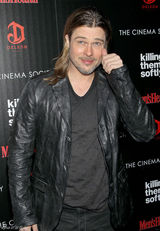 组图：皮特一身黑衣酷帅亮相《温柔杀戮》首映