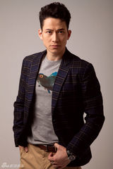 组图：李金哲英伦风写真复古时尚