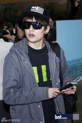 组图：f(x)少女时代Beast等亮相机场展休闲时尚风采