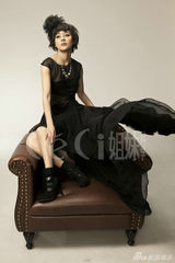 组图：袁姗姗写真黑白羽翼显魅惑