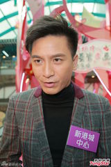 组图：马国明笑看与佘诗曼绯闻 感情事随缘