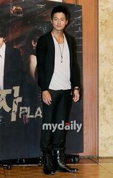 组图：Rain李娜英等宣传《逃亡者》 众星强强联手