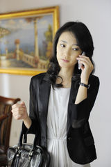 组图：王丽坤《盛女》变身初级“剩斗士”