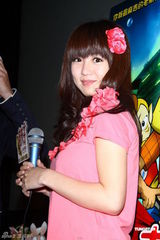 组图：郭书瑶当孩子王发红包 积极看房准备置产 