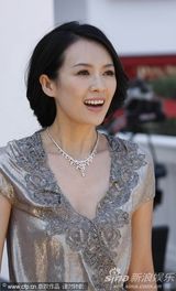 高清组图：章子怡宣传《最爱》 紫色蕾丝装恬静优雅