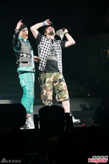 组图：侧田香港开唱 杨千嬅助阵追忆哥哥