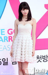 组图：SJ希澈与SHINeeKey携妻亮相发布会