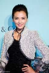 组图：秦海璐刘涛姐俩好牵手走红毯