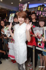 组图：杨丞琳香港会粉丝 预告年底进驻红馆