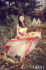 组图：毛晓彤化身园丁长裙飘逸