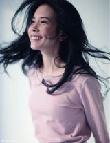 组图：莫文蔚拍杂志写真 做女人很“来电”