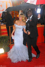 高清组图：海蒂-克鲁姆似美人鱼 携丈夫红毯秀亲密