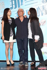 组图：巫启贤曝演出曾招小混混闹场 惨遭砸鸡蛋