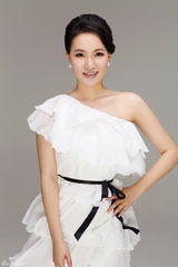 组图：雷佳抹胸礼服写真曝光 大气优雅