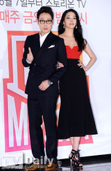 组图：韩星韩高恩低胸爆乳装宣传瘦身综艺节目