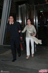 组图：乐易玲开生日派对 TVB花旦小生齐到贺