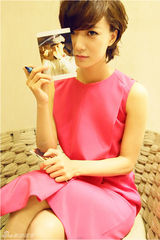 组图：王珞丹粉裙亮相活动 笑言穿越回来