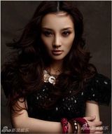 幻灯图：李小璐时尚写真盘点 荧屏精灵笑容绽放