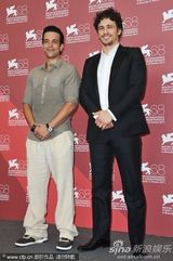 组图：《萨尔》发布会 詹姆斯-弗兰科惹粉丝尖叫