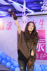 高清：潘辰《出发》销量惊人 北京签售紧急加印