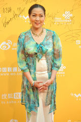 组图：《神秘指纹》剧组沈丹萍亮相着装淡雅