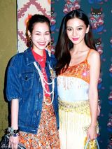组图：Angelababy(杨颖)携手水原希子出席品牌活动