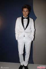 组图：关之琳矢口否认将嫁 众星争艳露胸秀腿