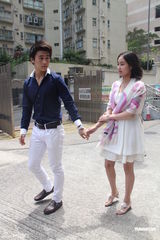 组图：赌王四太致力做慈善 何猷亨已带女友见家长