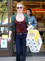 幻灯组图：麦当娜夜游伦敦 金-卡戴珊庆生