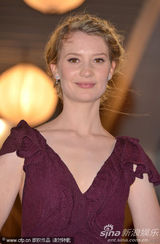 组图：《无法无天》戛纳首映 查斯坦米娅双姝竞艳