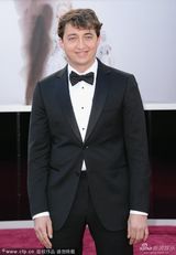 组图：85届奥斯卡红毯-导演贝赫-泽特林儒雅