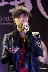 组图：古巨基三年磨一剑再发声 张柏芝令其请客