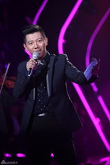 组图：《歌手》半决赛上演 邓紫棋茜拉三女杰PK